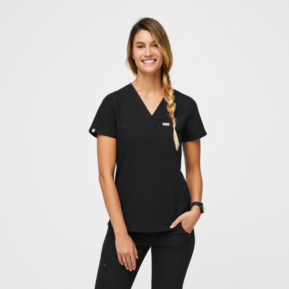 FIGS Catarina top in black